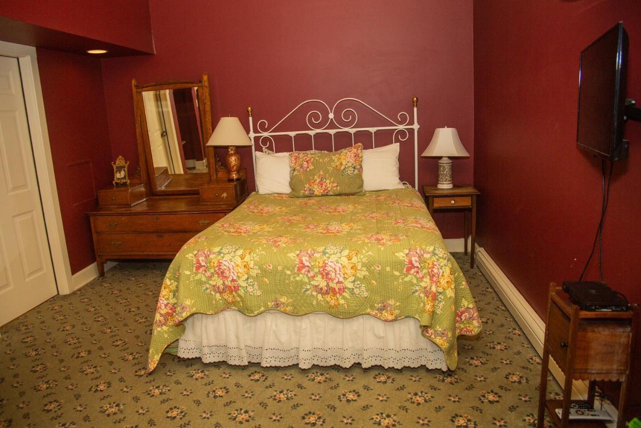 Sylvan Inn Bed&Breakfast Glen Arbor Eksteriør bilde